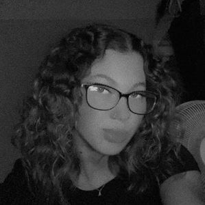 Meet your Posher, Alexia